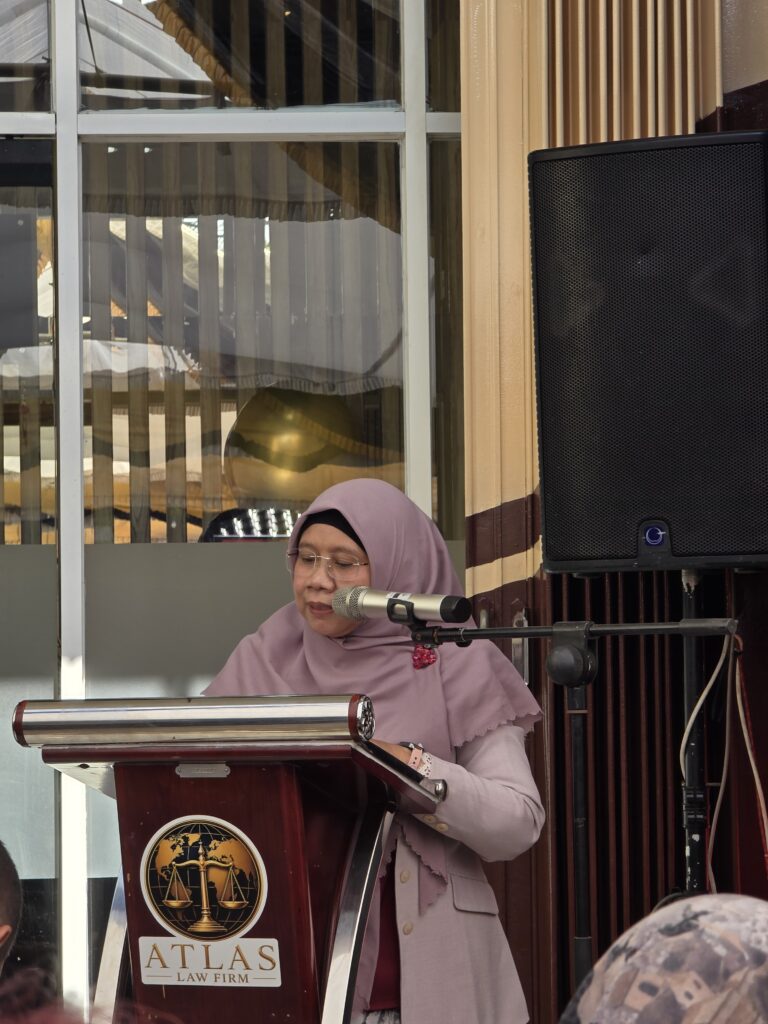 Dekan Fakultas Hukum Universitas Lambung Mangkurat memberikan sambutan pada Grand Opening Atlas Law Firm